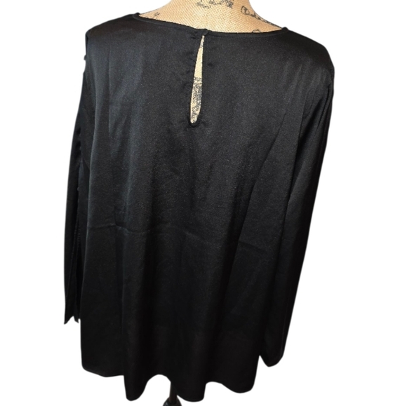 CARMEN‎ MARC VALVO Black Satin Button Sleeve Split Flare Bell Long Sleeve Top 2X - Picture 4 of 5